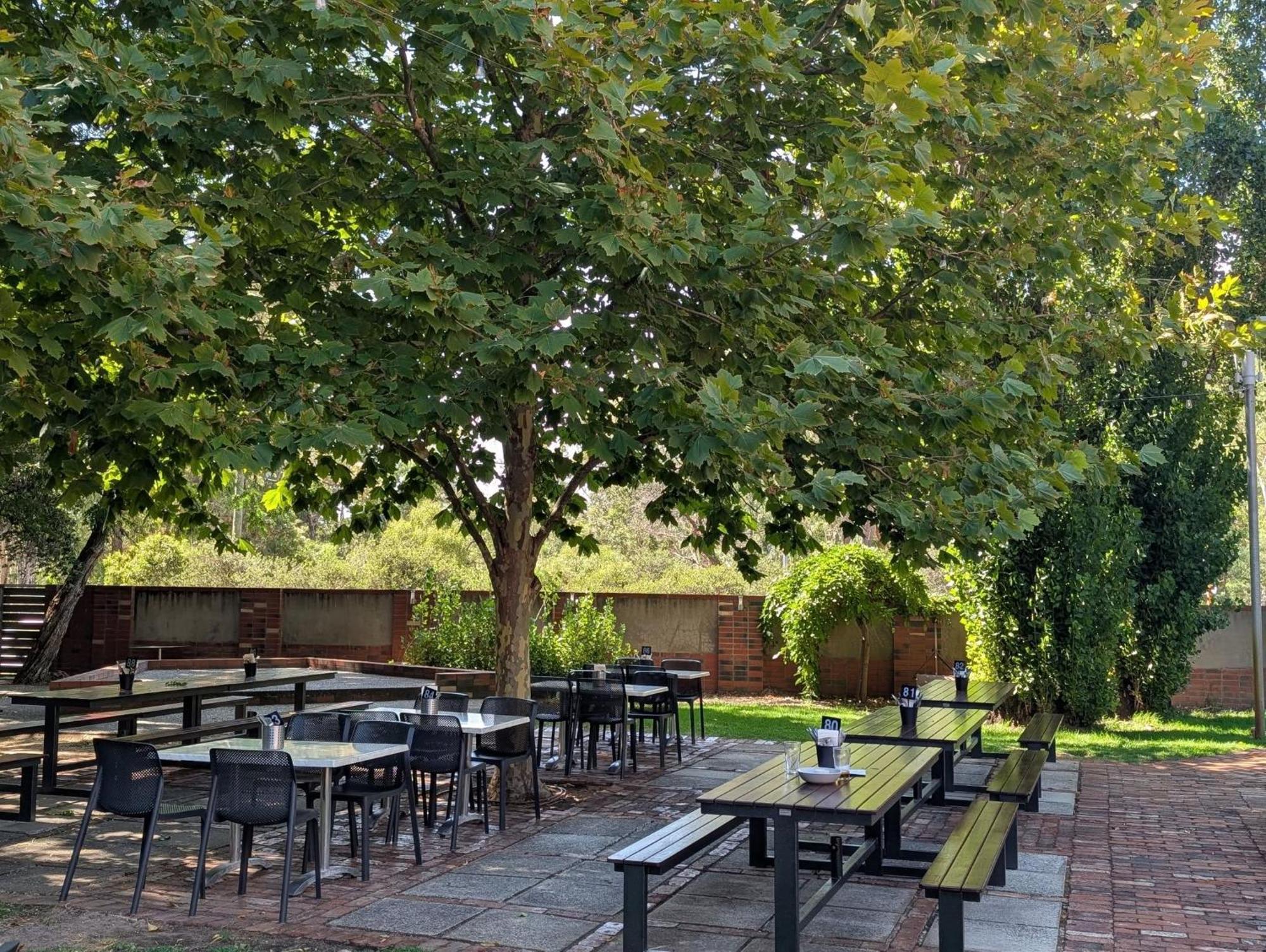 Mahogany Inn And Distillery Mahogany Creek Exterior foto